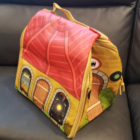 Final drop⬇️ Zip up cplaymat and storage - Picture 2 of 9